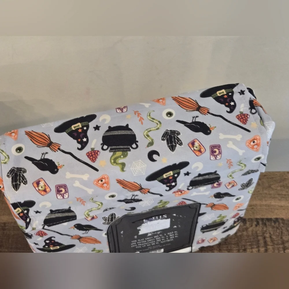 Spells and Potions Queen Witchy Halloween sheet set new